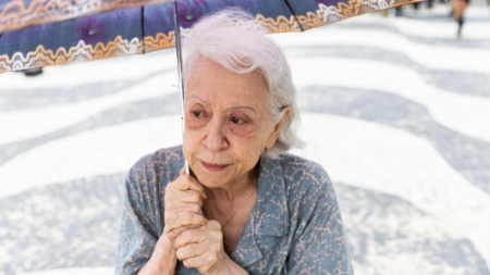 Fernanda Montenegro como Dona Vitória em Vitória (Reprodução / Conspiração)