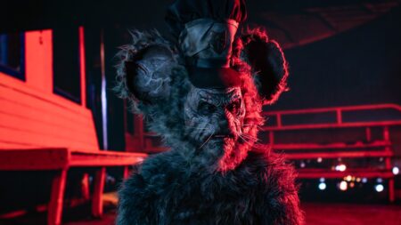 Screamboat: Camundongo assassino ataca em uma nova cena exclusiva David Howard Thornton como Willie em Screamboat: Terror a Bordo (Reprodução / Imagem Filmes)