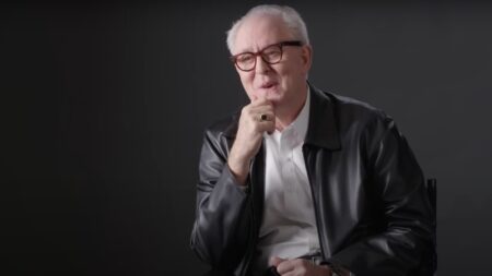 John Lithgow diz que papel em Harry Potter é bom para envelhecer atuando John Lithgow (Reprodução / YouTube)