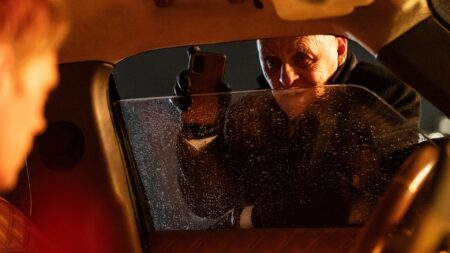 Anthony Hopkins como William em Confinado (Reprodução / Diamond Films)