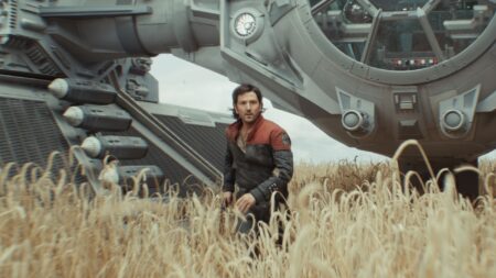Diego Luna como Cassian Andor em Andor (Reprodução / Disney+)