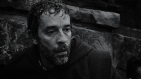 Paulo Azevedo participa do Festival de Cinema de Paris com Sobreviventes Paulo Azevedo em Sobreviventes (Divulgação / Hugo Azevedo)