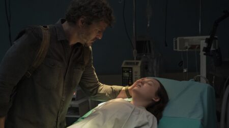 Criadores de The Last of Us escolhem um lado na decisão controversa de Joel Pedro Pascal como Joel e Bella Ramsey como Ellie em The Last of Us (Reprodução / Max)