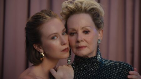 Jean Smart como Deborah Vance e Hannah Einbinder como Ava Daniels em Hacks (Reprodução / Max)