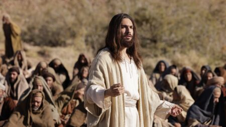Jamie Ward com Jesus Cristo em A Última Ceia (Reprodução / Imagem Filmes)