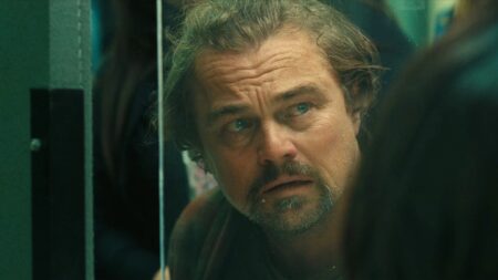 Leonardo DiCaprio como Bob Ferguson em Uma Batalha Após a Outra (Reprodução / Warner Bros.)