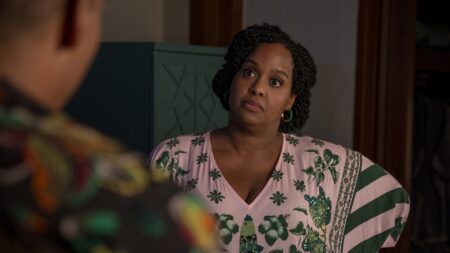 Natasha Rothwell como Belinda em The White Lotus (Reprodução / HBO)