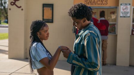 De realities a documentários, confira as estreias da semana na Netflix Lovie Simone como Keisha Clark e Michael Cooper Jr. como Justin em Para Sempre (Reprodução / Netflix)