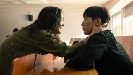 Kim Go-eun e Steve Sanghyun Noh em Regras do Amor na Cidade Grande (Reprodução / A2 Filmes)