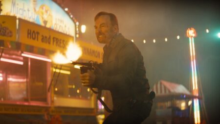 Bob Odenkirk como Hutch em Anônimo 2 (Reprodução / Universal Pictures)