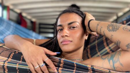 Geni e o Zepelim, de Anna Muylaert, começa a ser rodado na Amazônia Ayla Gabriela dará vida à personagem Geni em Geni e o Zepelim (Divulgação)