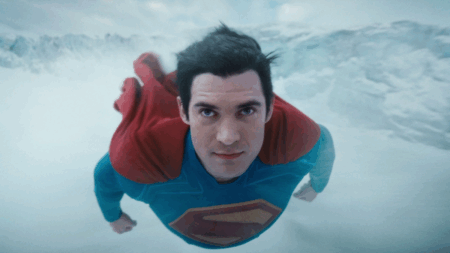 Elenco de Superman vem ao Brasil em Junho, saiba detalhes David Corenswet como Superman em Superman (Reprodução / Warner Bros.)
