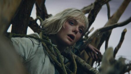 Elle Fanning em Predador: Terras Selvagens (Reprodução / 20th Century Studios)