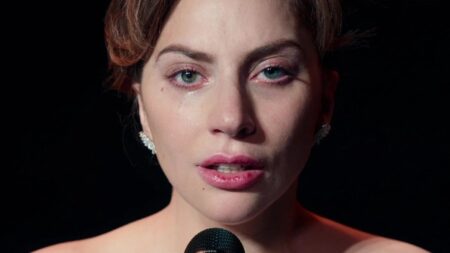 Lady Gaga como Ally em Nasce Uma Estrela (Reprodução)