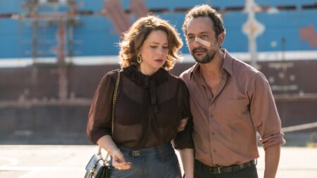 Os Enforcados, filme de Fernando Coimbra, ganha data de estreia Irandhir Santos como Valério e Leandra Leal como Regina em Os Enforcados (Divulgação / Paris Filmes)