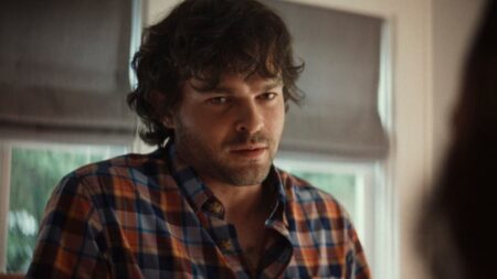 Alden Ehrenreich Coracao de Ferro