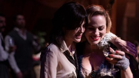 Luíza Mariani como Dayse e Karine Teles como Marie em Cyclone (Reprodução / Bretz Films)