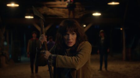 Confira o cronograma de lançamento dos episódios de Stranger Things 5 Winona Ryder como Joyce em Stranger Things (Reprodução / Netflix)