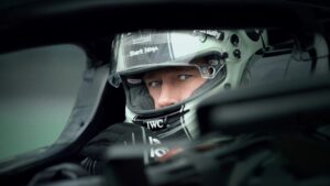 Brad Pitt como Sonny em F1 (Reprodução/Warner Bros.)