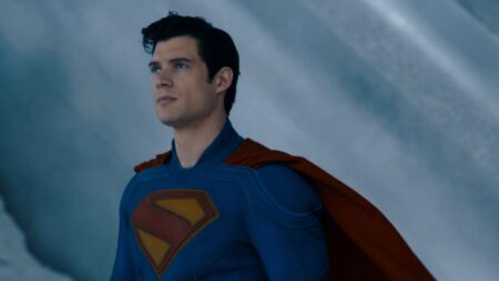 David Corenswet como Superman em Superman (Reprodução / Warner Bros.)