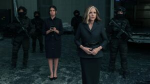 Julia Louis-Dreyfus teve um déjà vu político em ‘Thunderbolts*’; entenda Julia Louis-Dreyfus como Valentina em Thunderbolts* (Reprodução/Marvel Studios)