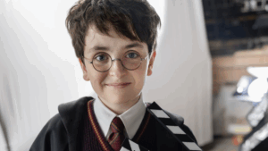 Dominic McLaughlin conta como se sentiu ao vestir a roupa de Harry Potter Dominic McLaughlin como Harry Potter (Divulgação / HBO Max)