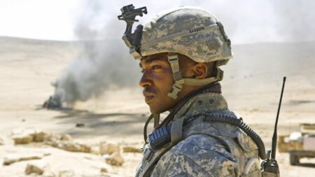 Uma segunda chance: A jornada de Anthony Mackie em Guerra ao Terror Anthony Mackie como Sargento JT Sanborn em Guerra ao Terror (Reprodução / Summit)