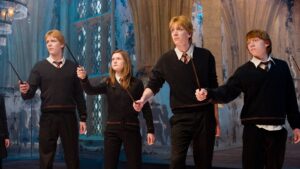 Conheça o elenco da família Weasley para série de Harry Potter Irmãos Weasley na franquia Harry Potter (Reprodução / Warner Bros.)