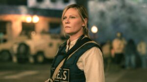 Kirsten Dunst como Lee em Guerra Civil (Reprodução / A24)