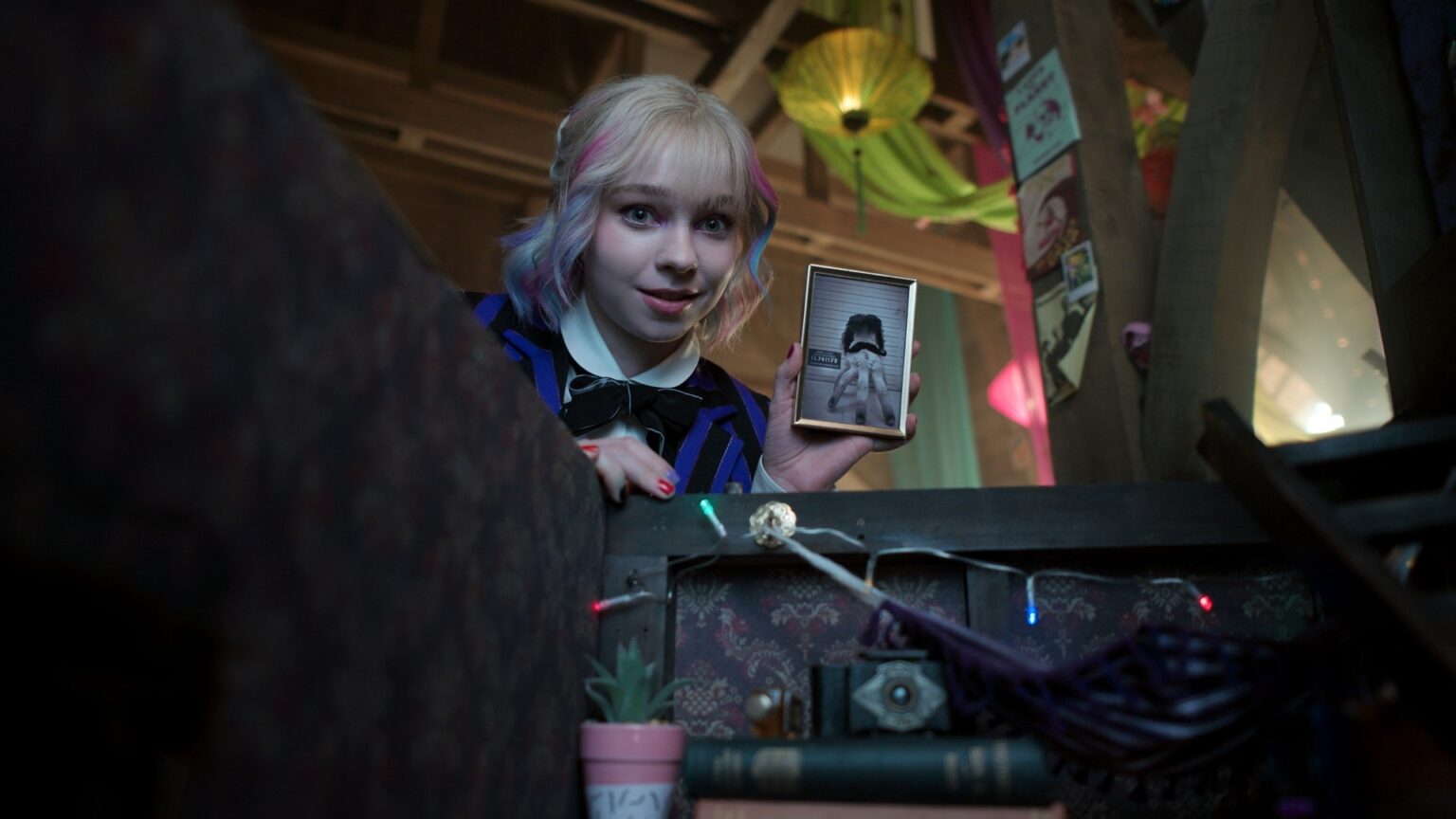 Wandinha: Emma Myers revela medo de viver Enid novamente Emma Myers como Enid em Wandinha (Reprodução / Netflix)