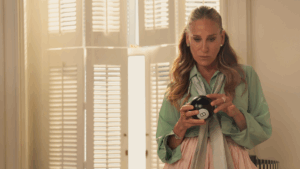 Último episódio de And Just Like That chega ao streaming; saiba como assistir Sarah Jessica Parker como Carrie em And Just Like That... (Divulgação / Max)