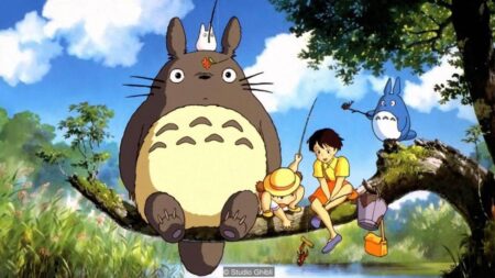 Filmes de Studio Ghibli: guia completo para começar a assistir Cena do filme Meu Amigo Totoro, um dos clássicos entre os filmes de Studio Ghibli, mostrando Totoro e as crianças em um momento mágico na floresta.