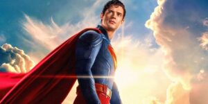 Superman 2 pode trazer de volta herói querido da DC; saiba quem David Corenswet caracterizado como Superman, olhando para o horizonte com capa vermelha esvoaçante