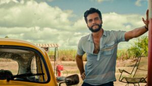 O Agente Secreto é pré-indicado ao BAFTA 2026, mas Wagner Moura fica de fora Wagner Moura em cena do filme O Agente Secreto, de Kleber Mendonça Filho, encostado em um carro amarelo em ambiente rural