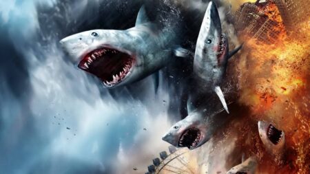 Os 10 piores filmes de terror: quando o ruim vira cult Três tubarões são arremessados por um tornado em meio a destruição e fogo, em cena do filme Sharknado (2013).