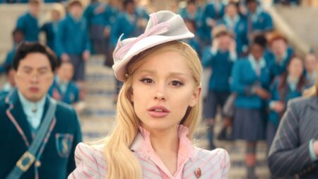 Ariana Grande como Glinda em Wicked