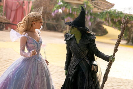 Lançamentos da semana | Cinema e streamings: Wicked: Parte 2 e mais Glinda e Elphaba se encaram em cena de Wicked: Parte 2 sobre a estrada de tijolos amarelos, um dos lançamentos da cinema