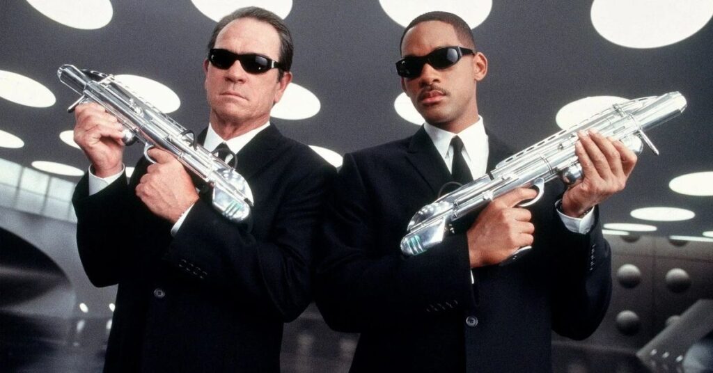 MIB: Homens de Preto 5 é confirmado com novo roteirista; veja o que se sabe Will Smith e Tommy Lee Jones eternizaram a dupla de agentes na franquia MIB: Homens de Preto