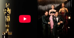 Estatueta do Oscar ao lado do logotipo do YouTube e vencedores da premiação posando com suas estatuetas no palco da cerimônia