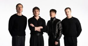 The Beatles: atores são vistos gravando cinebiografias; veja Atores Paul Mescal, Harris Dickinson, Barry Keoghan e Joseph Quinn caracterizados como os Beatles em imagem promocional do filme