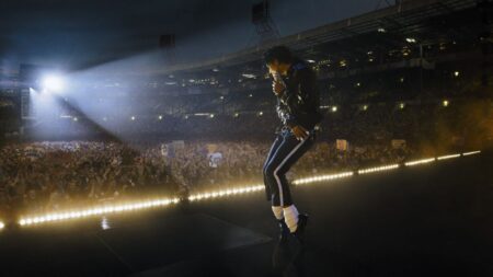 Cinebiografia de Michael Jackson ganha novo trailer; confira