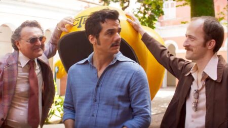 Wagner Moura em cena importante de O Agente Secreto