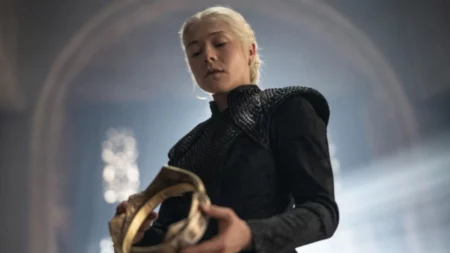 A Casa do Dragão 3 ganha data de estreia e novo trailer empolga fãs; assista Rhaenyra Targaryen segura coroa em cena da série A Casa do Dragão