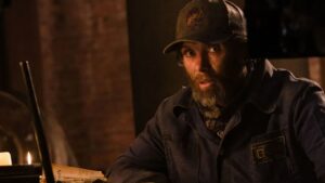Cillian Murphy caracterizado em cena de Um Lugar Silencioso 2