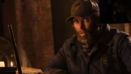 Cillian Murphy caracterizado em cena de Um Lugar Silencioso 2