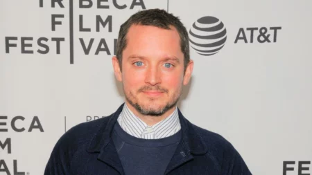 Elijah Wood, ator de O Senhor dos Anéis que interpreta Frodo, em evento de cinema