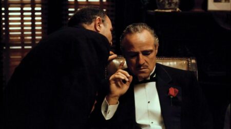 Marlon Brando como Don Corleone em cena de O Poderoso Chefão.