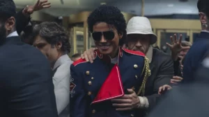Michael Jackson: irmão revela futuro de cinebiografia; entenda Jaafar Jackson como Michael Jackson em cena de cinebiografia