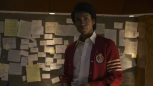 Jaafar Jackson em cena de biografia de Michael Jackson