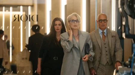 O Diabo Veste Prada 2 perde nome inesperado do elenco original; saiba quem recusou Anne Hathaway, Meryl Streep e Stanley Tucci em cena de O Diabo Veste Prada 2